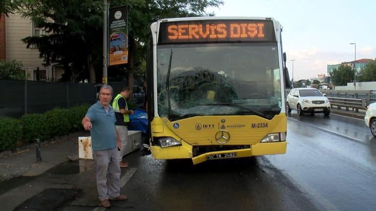 Üsküdar’da İETT otobüsü elektrik panosu ve direğe çarptı