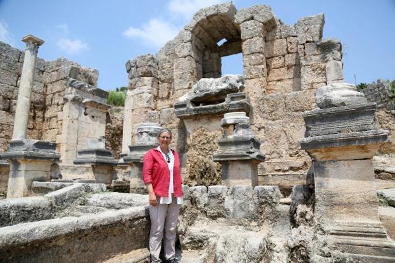 Antik çeşmeden 1800 yıl sonra su aktı