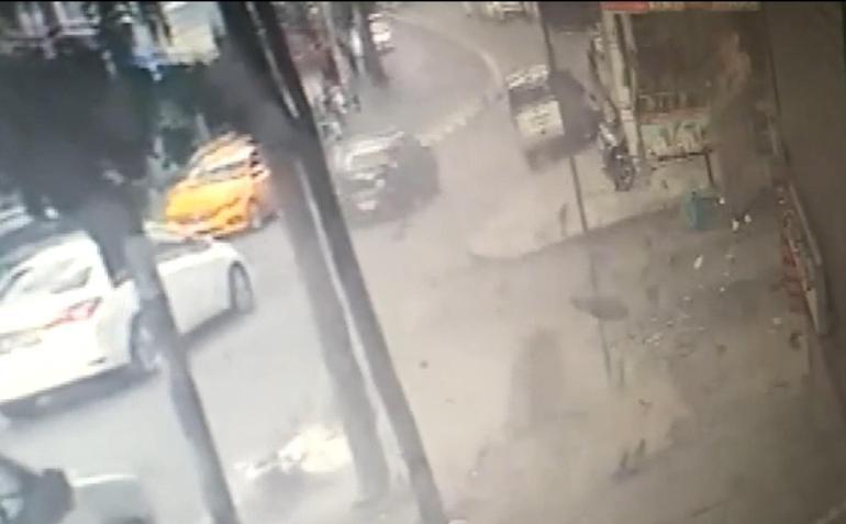 Bağcılarda tadilat yapılan balkonun çökme anı kamerada : 1 ölü