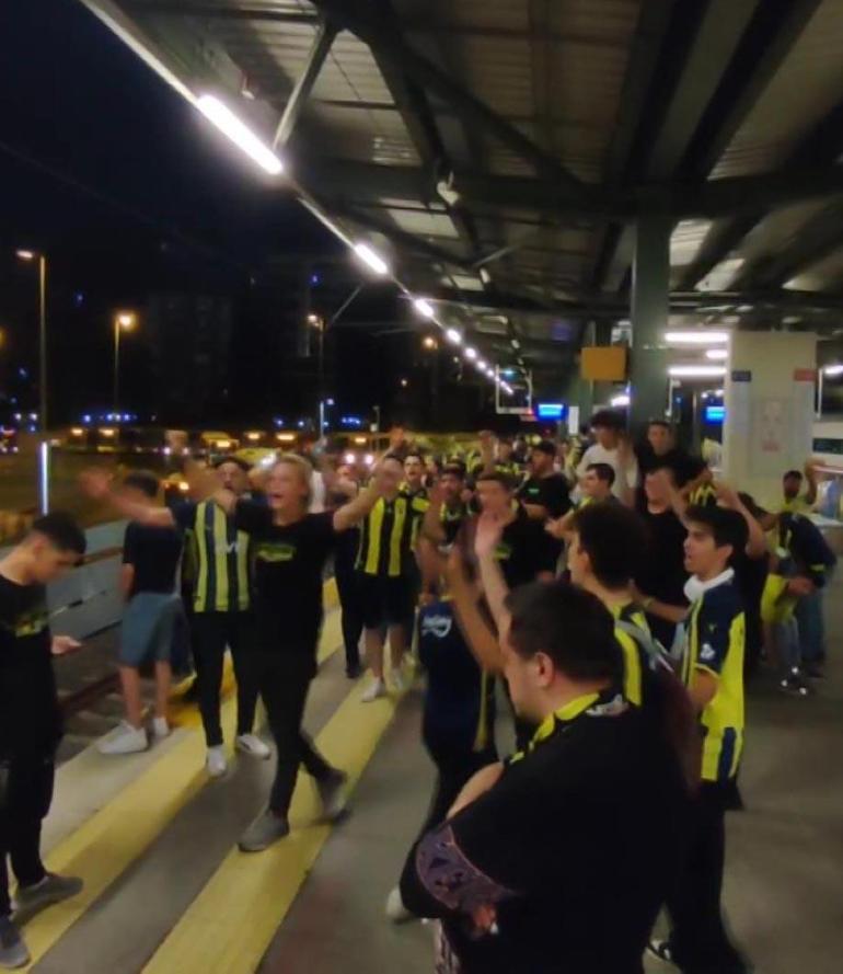 Yolda kalan Fenerbahçeli taraftarlardan Marmarayda protesto; ek sefer düzenlendi
