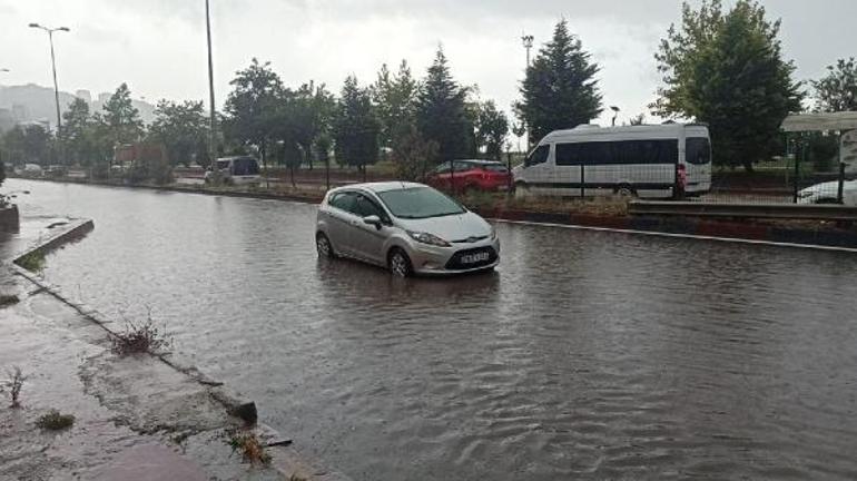 Zonguldakta sağanak; sahil yolunu su bastı