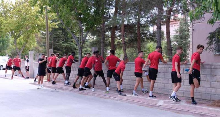 Vaduz ekibi, son antrenmanını Konya sokaklarında yaptı