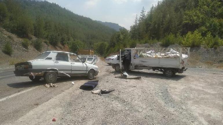 Adanada otomobille kamyonet çarpıştı; 1 ölü, 3 yaralı