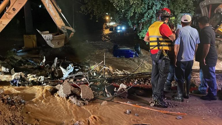 Meksika’yı fırtına vurdu: 3 ölü
