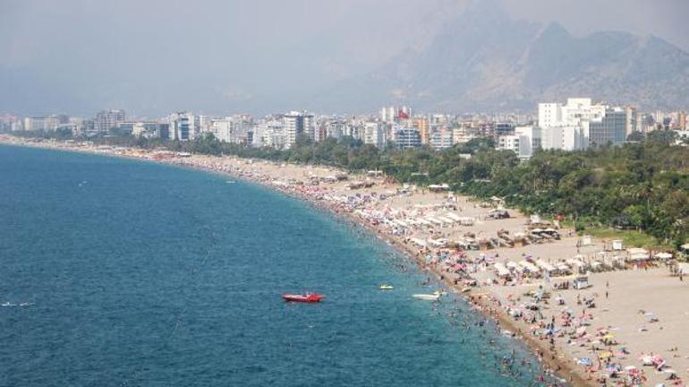 Antalyada deniz suyu sıcaklığı, hava sıcaklığını geçti