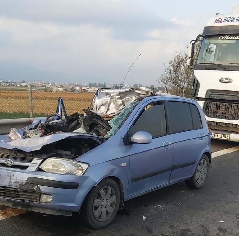 Osmaniyede otomobil, TIRa çarptı: 2 ölü, 2 yaralı