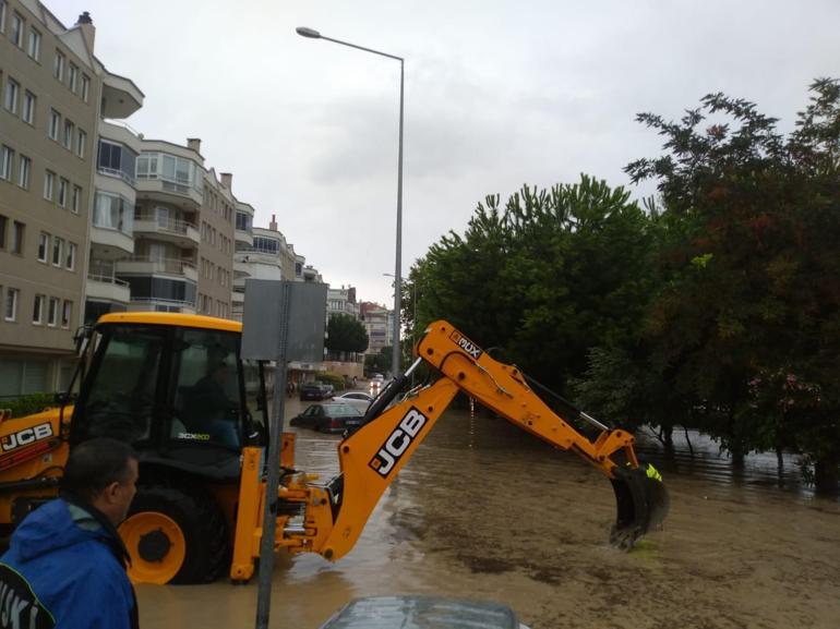 Mudanyada sağanak yağışın bilançosu; 37 ev, 29 iş yeri ile 3 araç hasar gördü