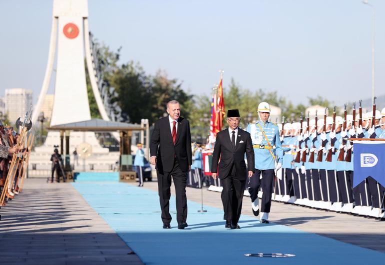 Cumhurbaşkanı Erdoğan, Malezya Kralı Sultan Şahı resmi törenle karşıladı