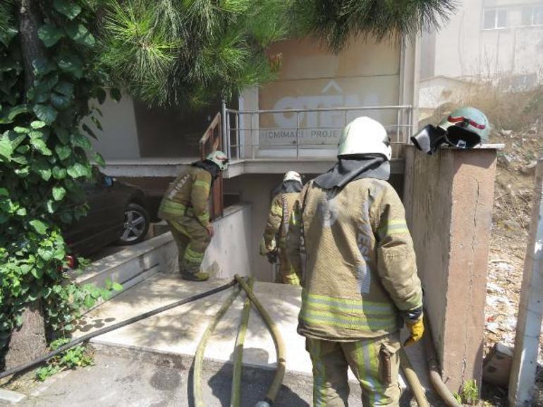 Mobilya imalathanesinde çıkan yangında esnaf  çalışanlara ayran ikram etti