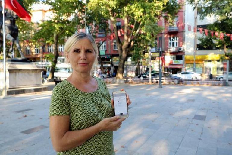 İlkokul mezunuydu, yazmaya başlayınca 57 yaşında üniversiteli oldu