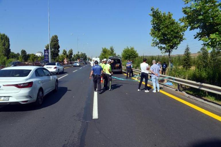 Yol kenarında erkek cesedi bulundu