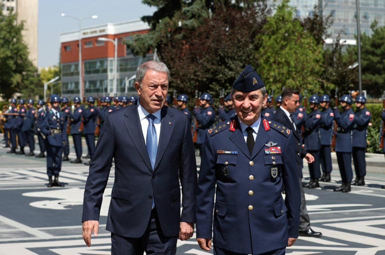 Hava Kuvvetleri Komutanlığında devir teslim töreni