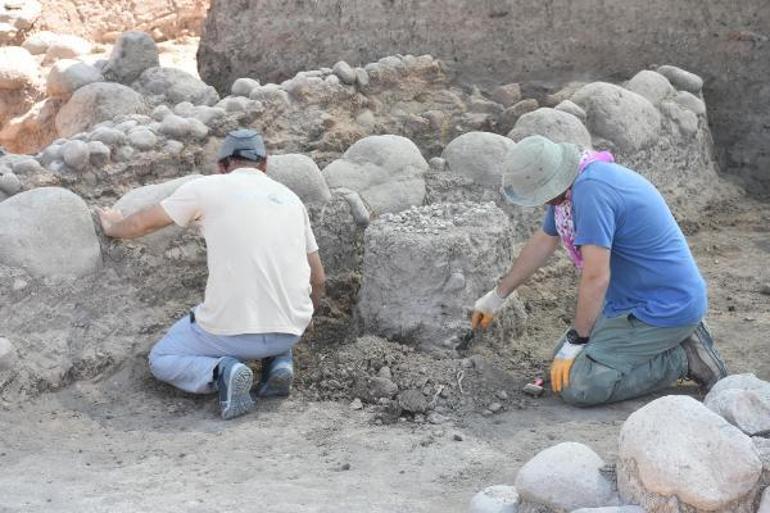 Yassıtepe Höyüğünde 5 bin yıllık mühür bulundu