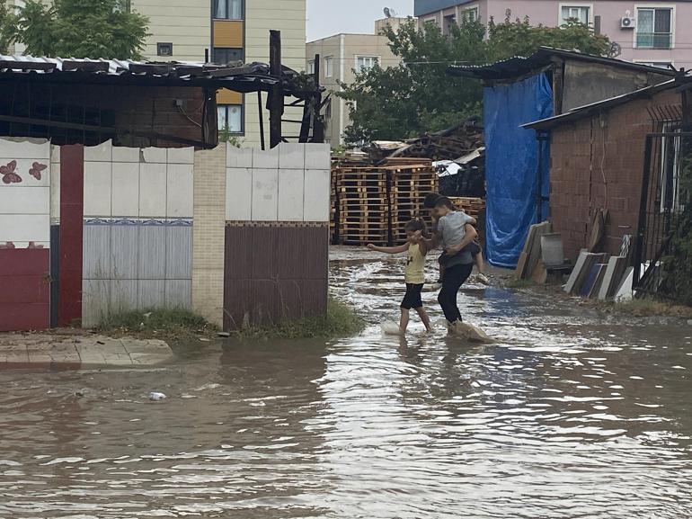 Manisada dolu ve sağanak etkili oldu