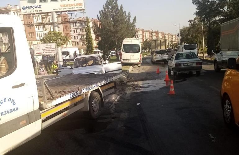 Elazığ’da otomobil ile yolcu minibüsü çarpıştı: 7 yaralı