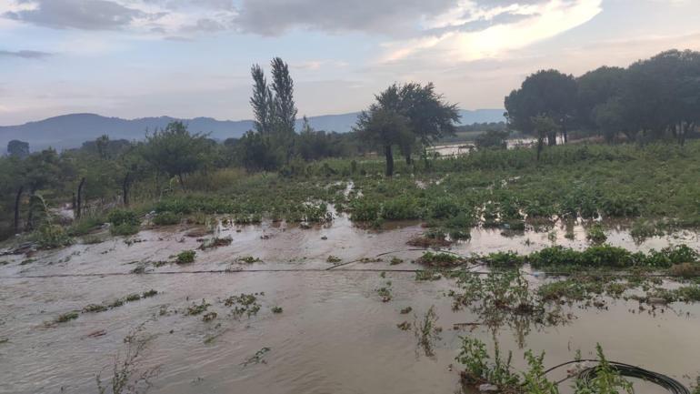 Çanakkale’de sağanak yaşamı olumsuz yönde etkiledi