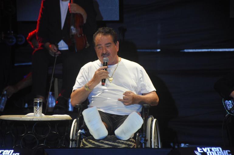 Trafik kazasında yaralanan İbrahim Tatlıses, tekerlekli sandalyeyle konser verdi