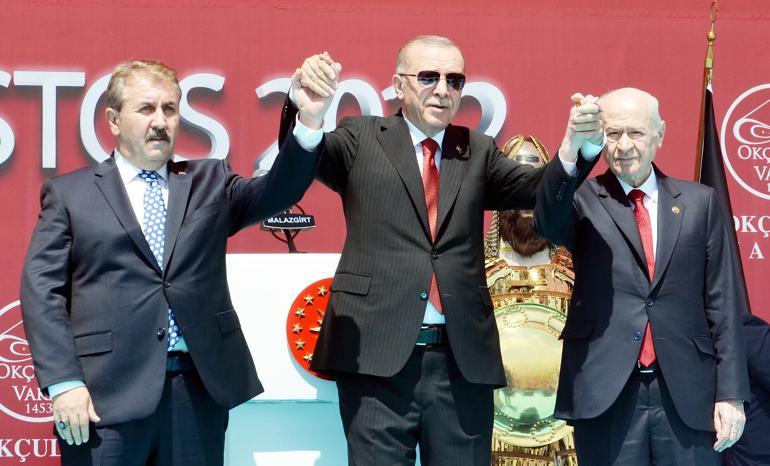 Erdoğan: Vatanımızı bölmeye, devletimizi yıkmaya çalışan hiç kimsenin gözünün yaşına bakmayacağız