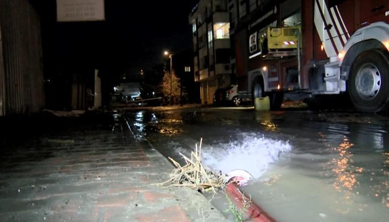 Esenyurtta aniden bastıran yağmur su baskınlarına neden oldu