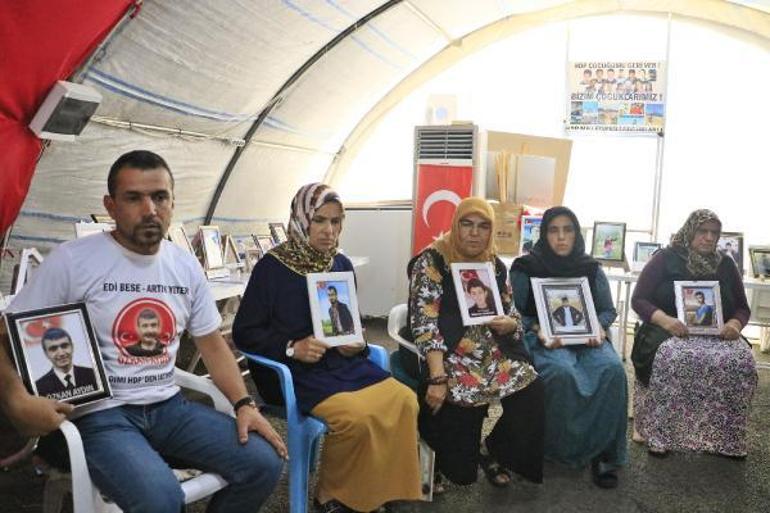 Evlat nöbetindeki baba: Çocuklarımızı almadan buradan kalkmayacağız