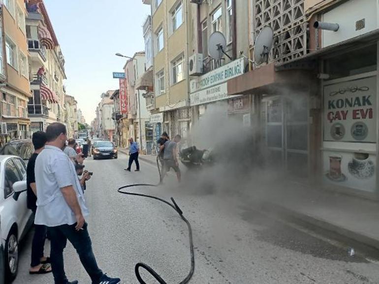 İHH yardım derneği binasında patlama ve ardından yangın çıktı