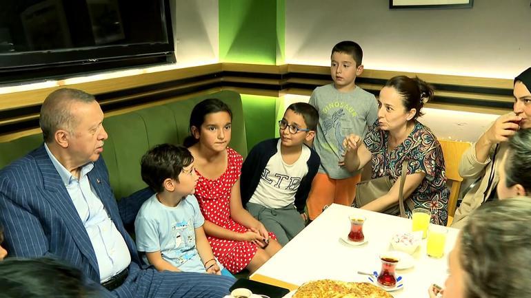 Cumhurbaşkanı Erdoğan pastanede vatandaşlarla sohbet etti