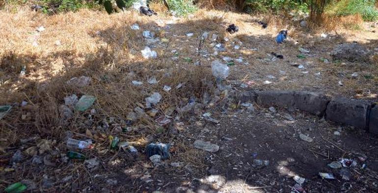Seyhan Nehri, plastik, metal ve cam atıklarla çöplüğe döndü