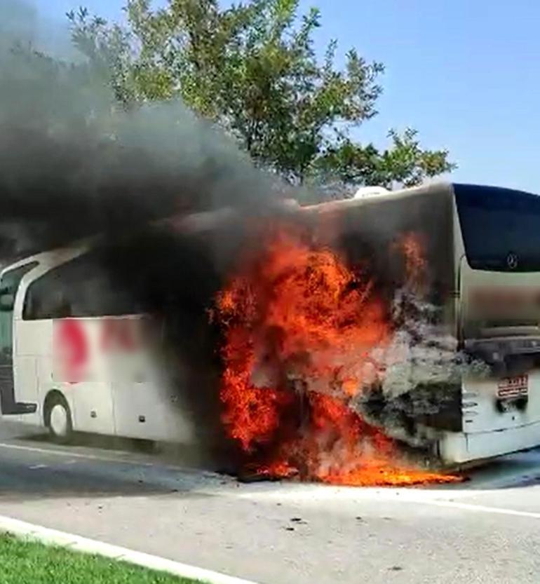 Denizlide yolcu otobüsü, alev alev yandı