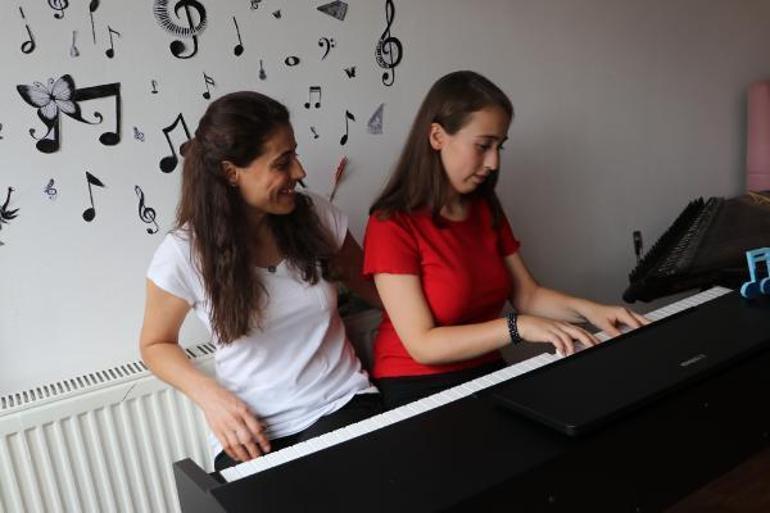 Görme engelli liseli Şevvalden 30 Ağustosa özel beste