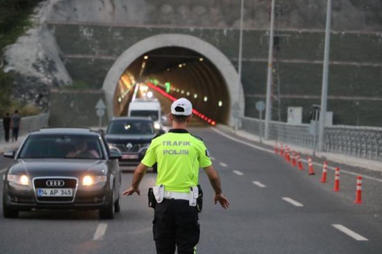 Zonguldakta otomobil beton bariyere çarptı: 3 yaralı