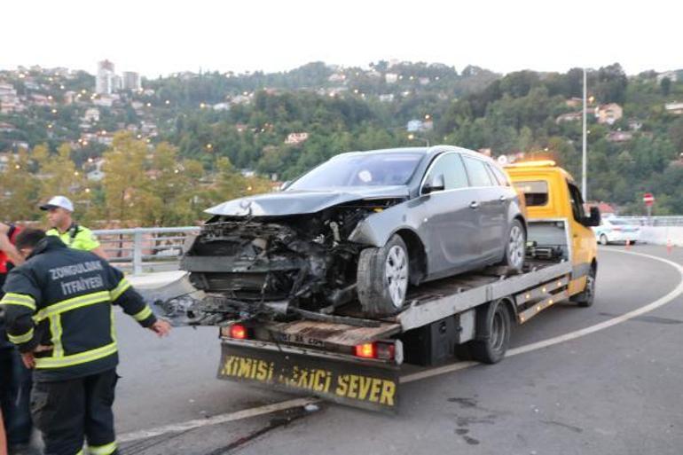 Zonguldakta otomobil beton bariyere çarptı: 3 yaralı