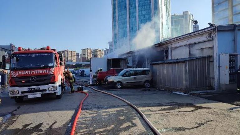 Büyükçekmecede iş yerinde önce yangın sonra patlama