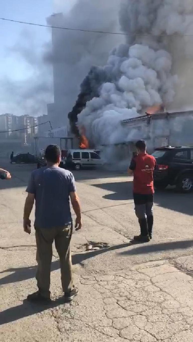 Büyükçekmecede iş yerinde önce yangın sonra patlama