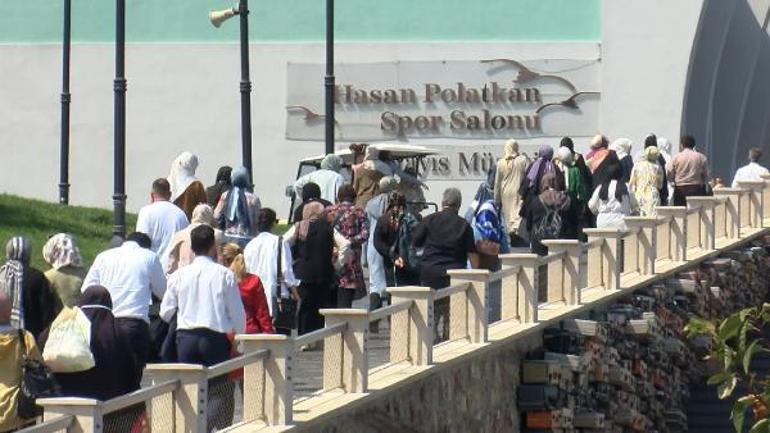 Emine Erdoğan: Milli değerleri hedef alan küresel ideolojilerin karşısında duracak olan sizlersiniz