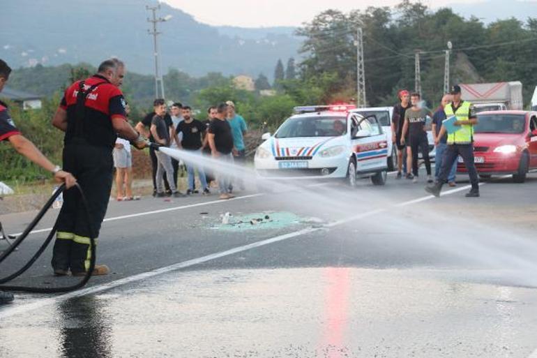 Köpeğe çarpmamak için şerit değiştiren cip, yolcu minibüsüne çarptı: 17 yaralı