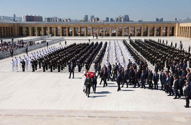 Anıtkabirde 30 Ağustos töreni