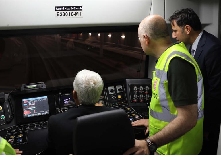 Bakan Karaismailoğlu: Taş üstüne taş koymaktan aciz olanlar, projelerimizi eleştiriyor