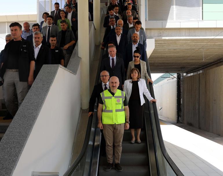 Bakan Karaismailoğlu: Taş üstüne taş koymaktan aciz olanlar, projelerimizi eleştiriyor