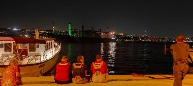 Bebekte kargo gemisi karaya oturdu