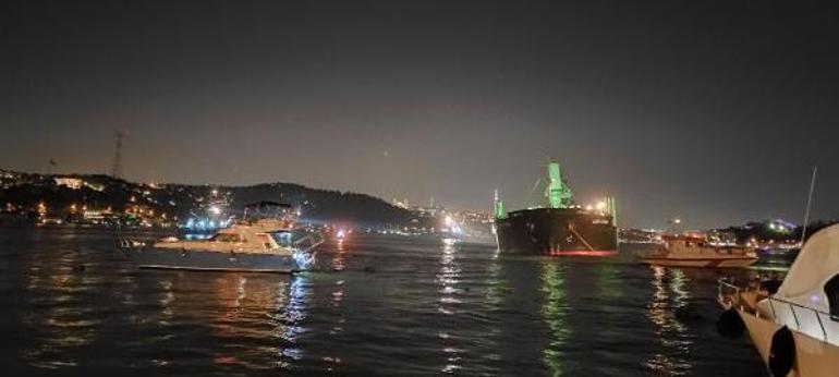 Bebekte kargo gemisi karaya oturdu