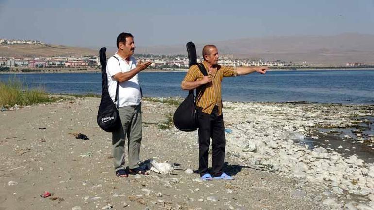Ozanlar Sıfır Atık projesine destek için Van Gölünde atıştı