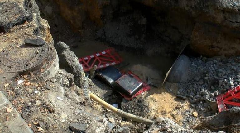 Kartal’da İSKİ kanalına düşen motosikletli kurye yaralandı