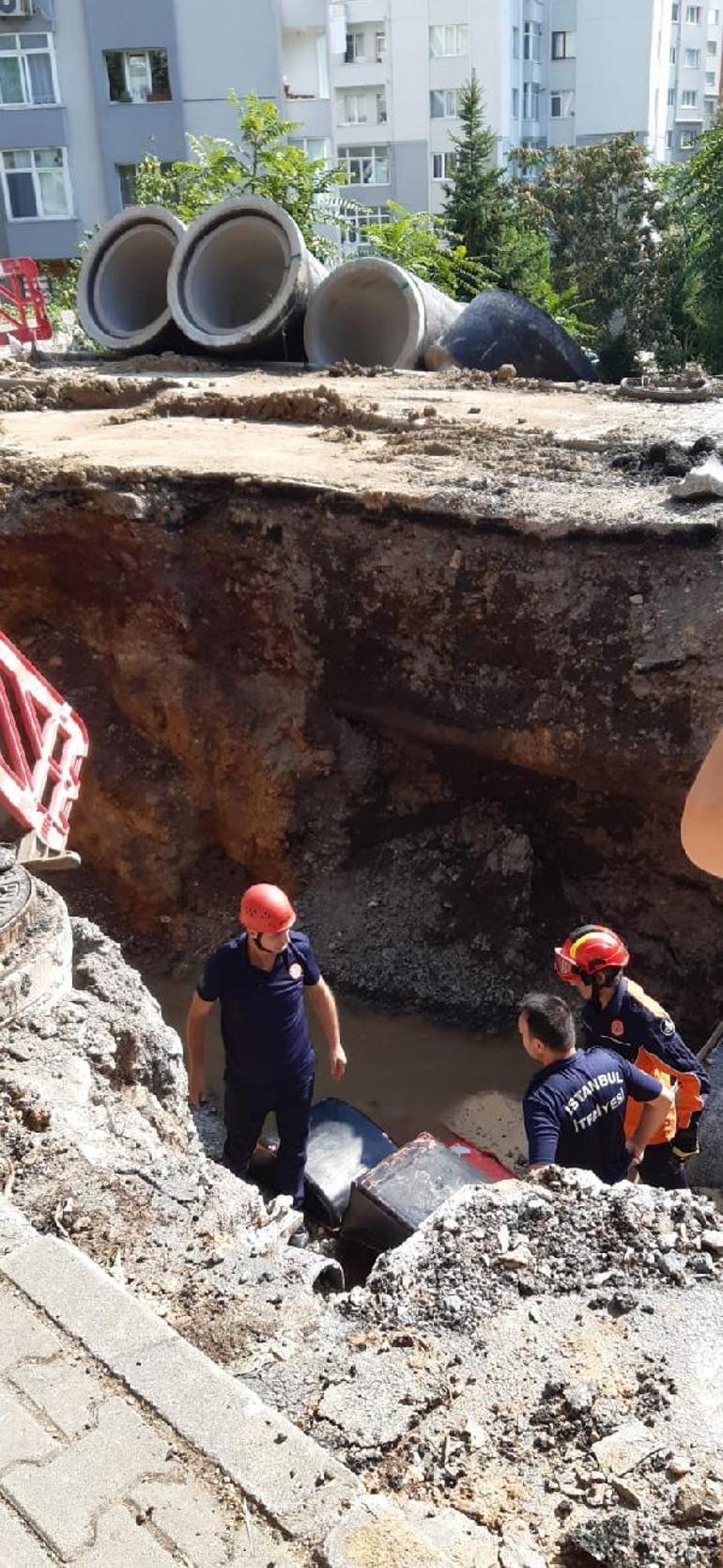 Kartal’da İSKİ kanalına düşen motosikletli kurye yaralandı