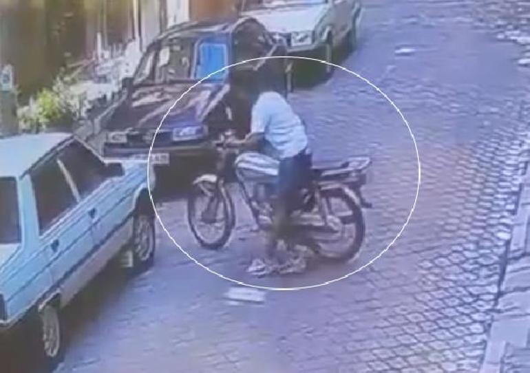 Depodan çıkarıp, evinin önüne park ettiği motosikleti çalındı; o anlar kamerada