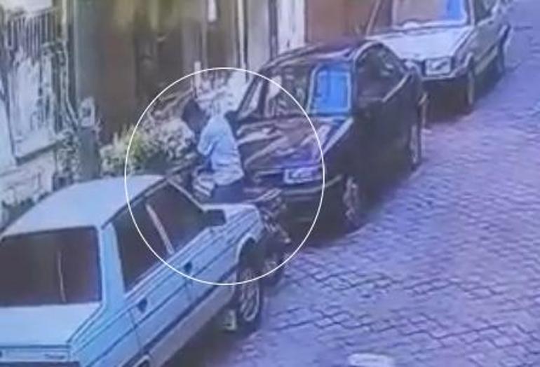 Depodan çıkarıp, evinin önüne park ettiği motosikleti çalındı; o anlar kamerada