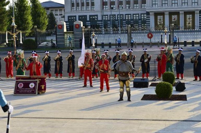 Cumhurbaşkanlığı Muhafız Alayından konser ve nöbet değişim gösterisi