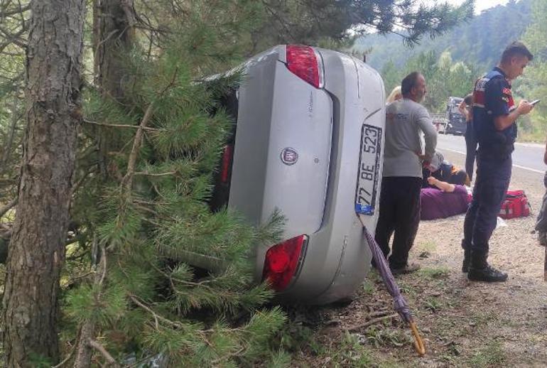 Kütahyada otomobil ağaca çarptı: 6 yaralı