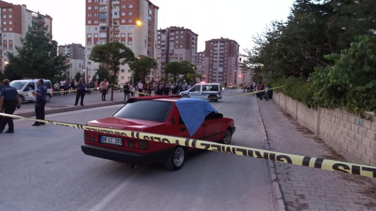 Otomobille husumetlisinin önünü kesip pompalı ile ateş açtı: 1 ölü