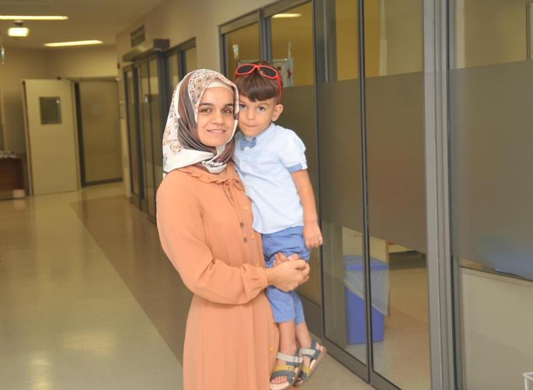 600 gram doğup yaşama tutunan Hasan, 4 yıl sonra doktoruyla buluştu