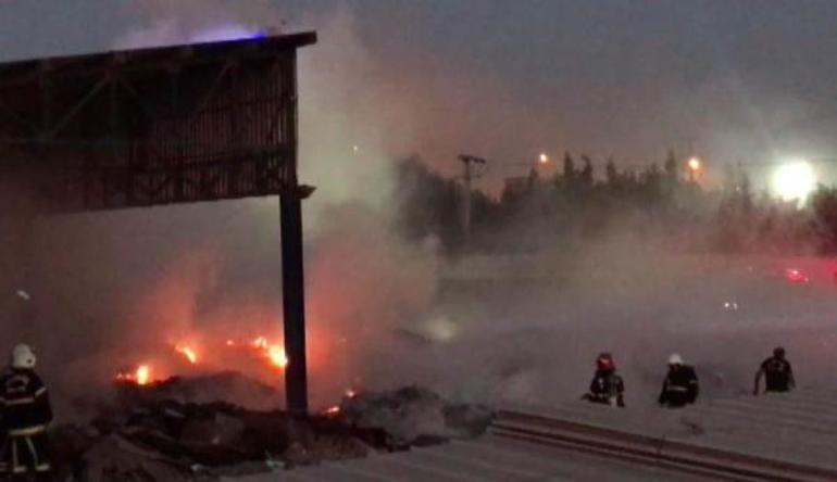 Kahramanmaraşta atık kağıt deposunda yangın